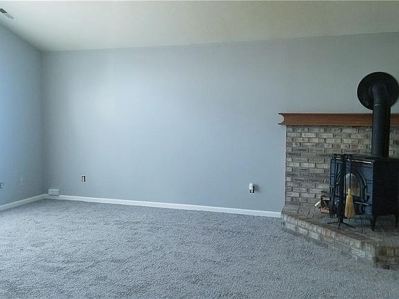 5th image of 723 Pioneer Woods Dr