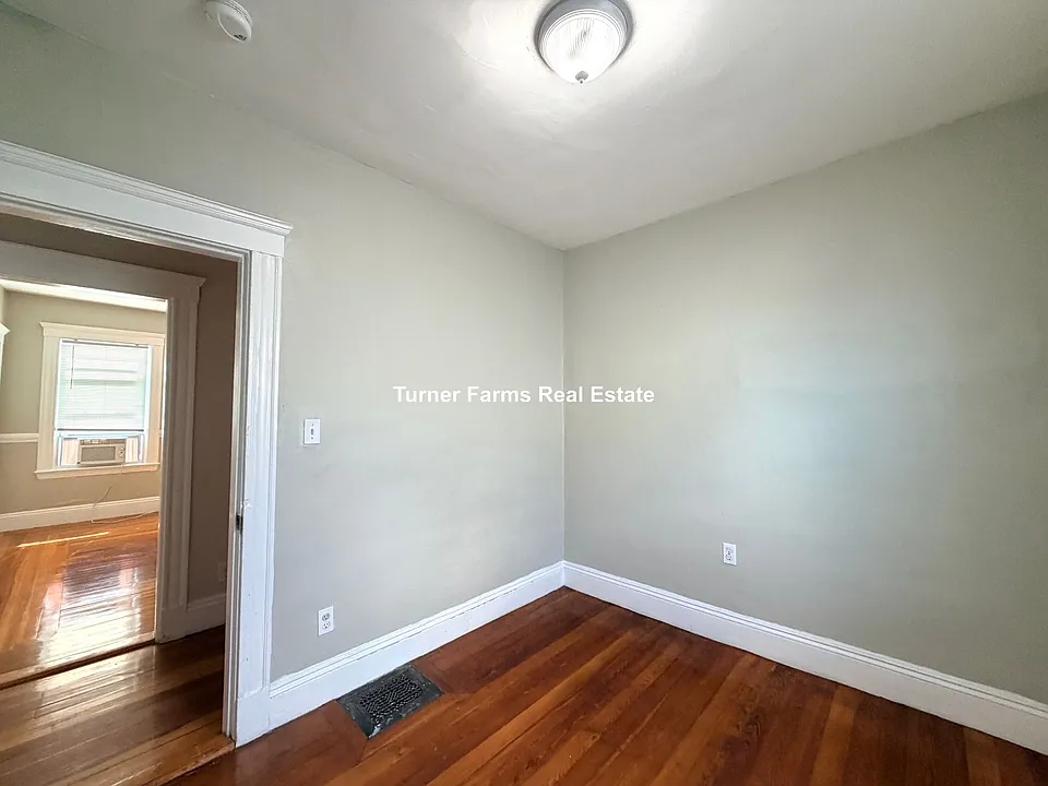 18 Perry St #3