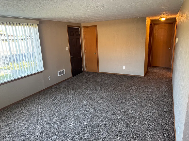 525 H St SE — Photo 2