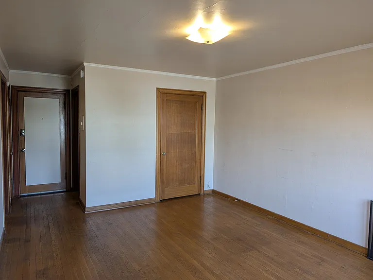 Maxwell Apartments — Photo 17