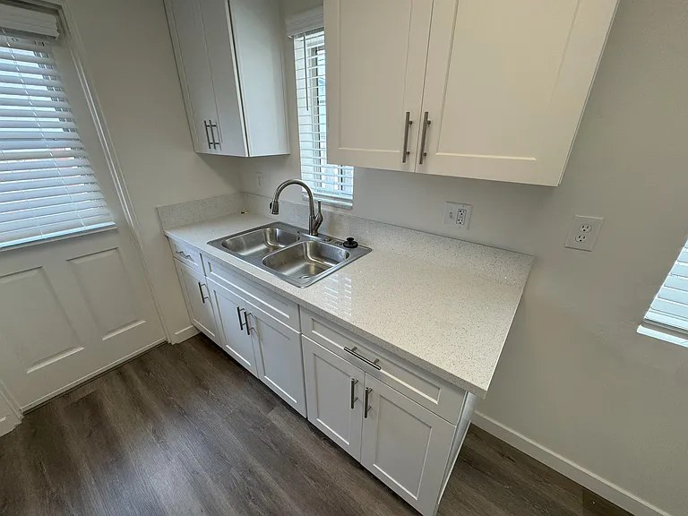 5058-68 Santa Monica Ave #5064.5 — Photo 10