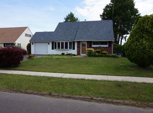 58 Plumtree Rd, Levittown, PA 19056