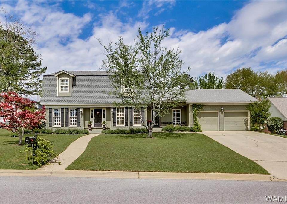 1st image of 620 Fair Oaks Ln