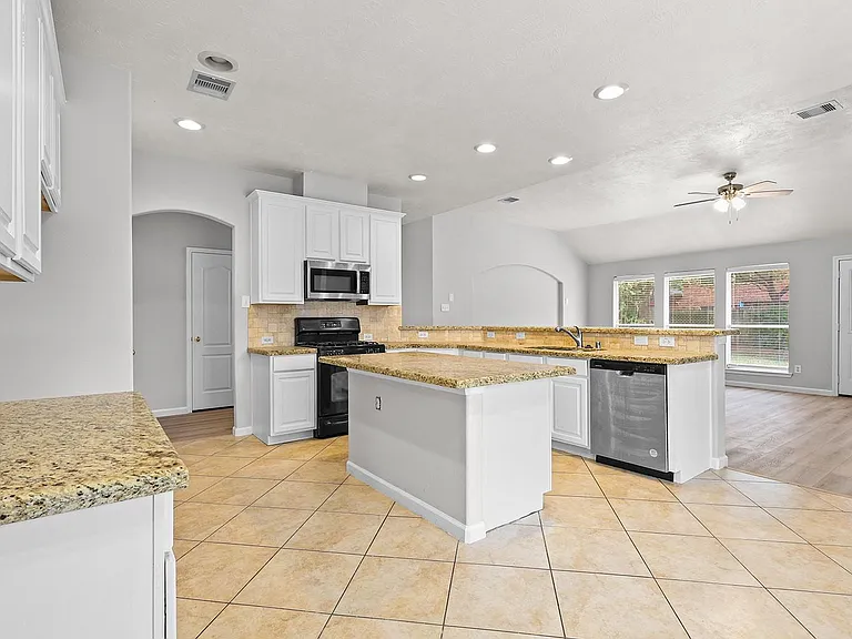 25910 N Lakefair Dr — Photo 7