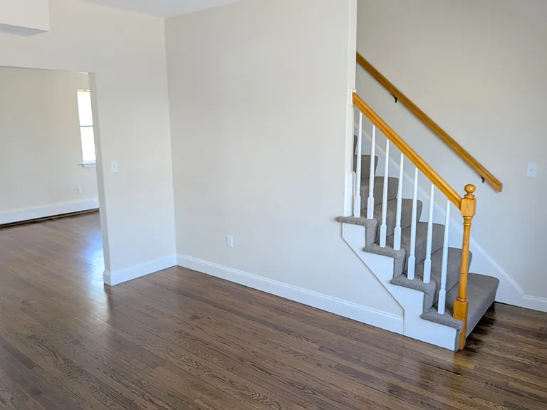 146 Pine St #4 — Photo 5