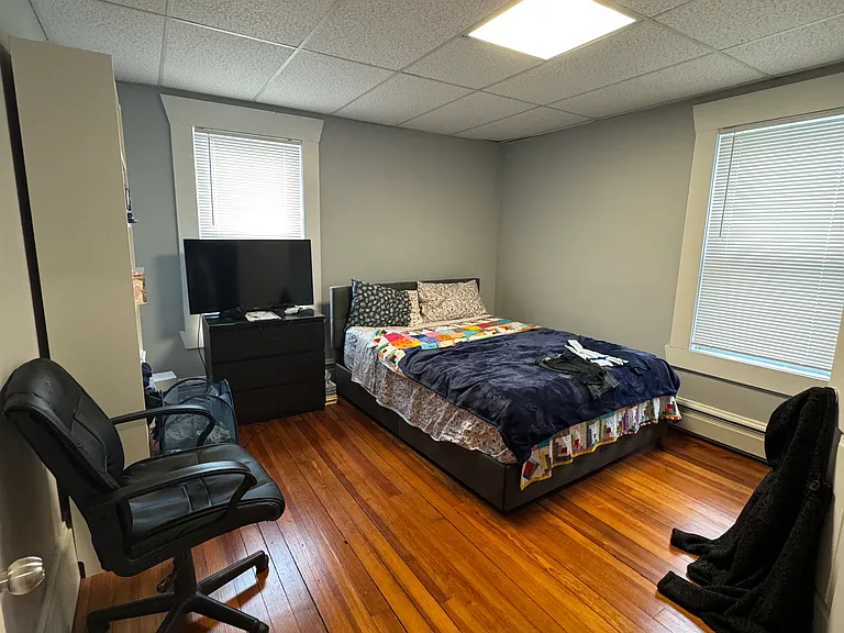 317-319 New York Ave #2 — Photo 4