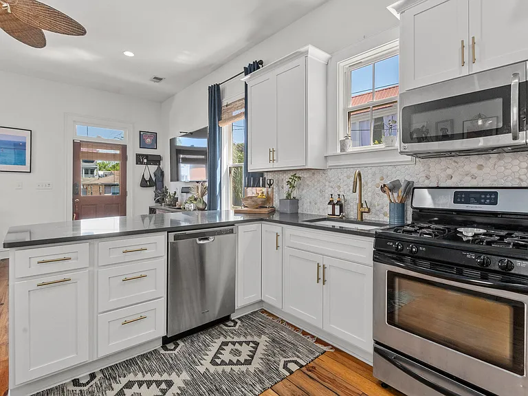 177 Fishburne St — Photo 11