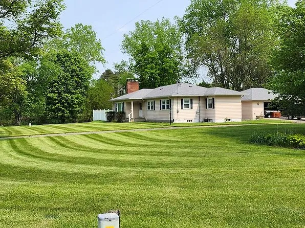 5001 Dexter Trl, Stockbridge, MI 49285