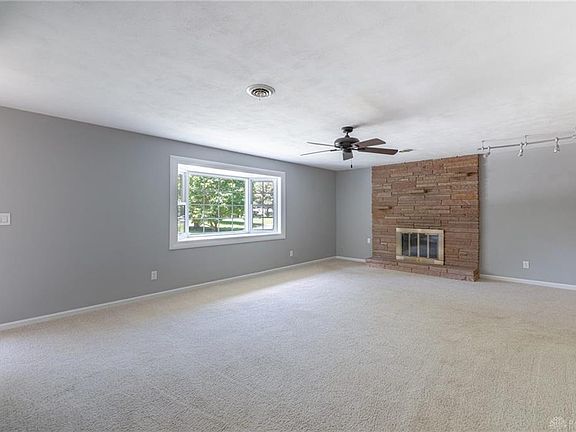 3rd image of 35 Louelm Ave