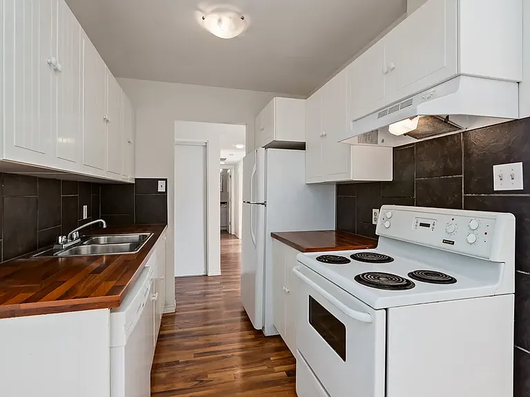 608 2nd St W #308 — Photo 4