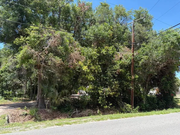 168 Canal Ave, Oak Hill, FL 32759