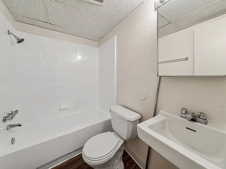 Ridgemoor Apartment Homes — Photo 6