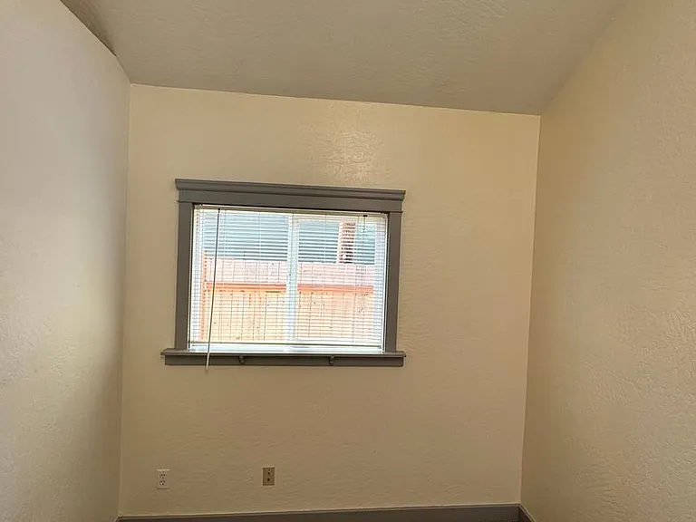 1574 Jefferson St — Photo 12