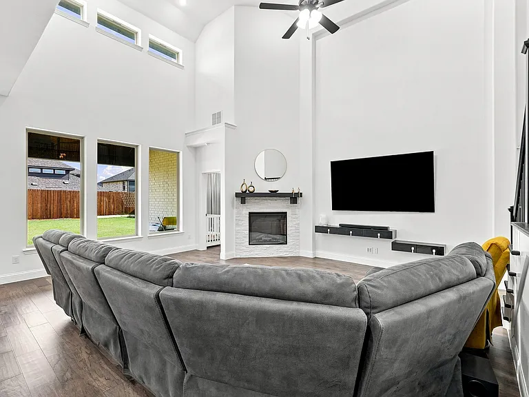 1717 Canals Dr — Photo 9