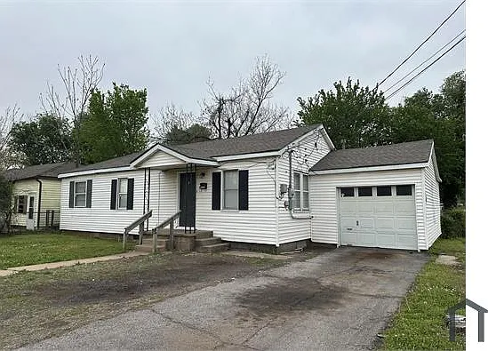 3701 S Villa Ave — Photo 2