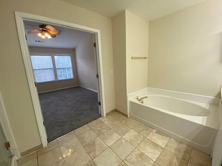 5463 Medlock Corners Dr — Photo 32