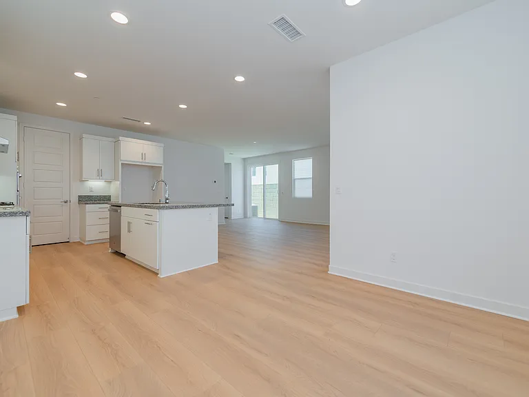 135 Restore — Photo 6