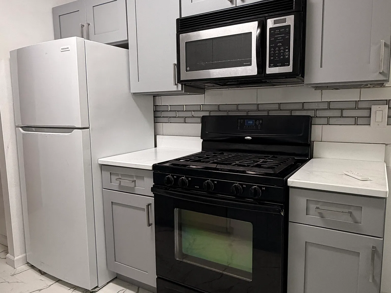 2 bed, 1.5 bath, 909 sqft, $1,800 — Photo 4