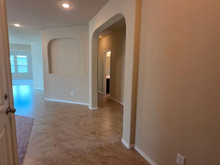 1912 Potrillo Ln — Photo 16