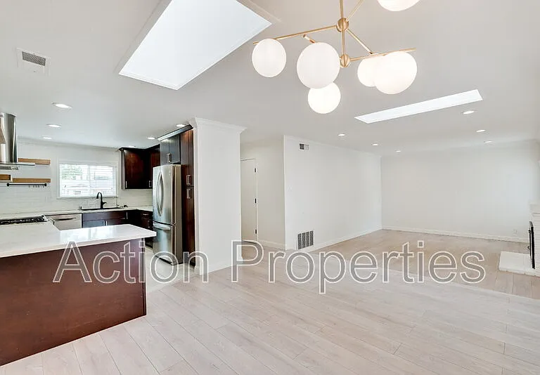 2126 Warmwood Ln — Photo 4