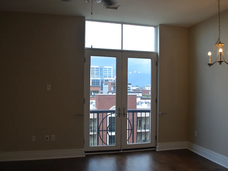 121 E McBee Ave — Photo 6