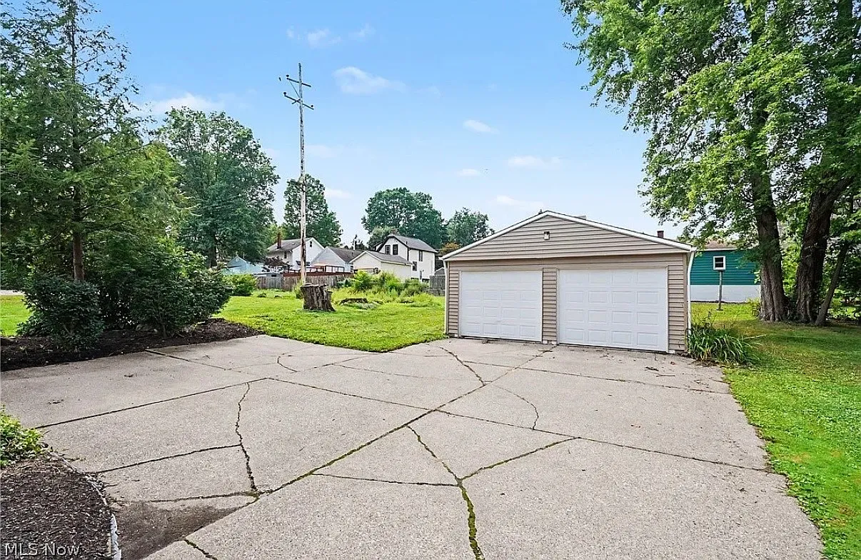 2 bed, $1,300 — Photo 2