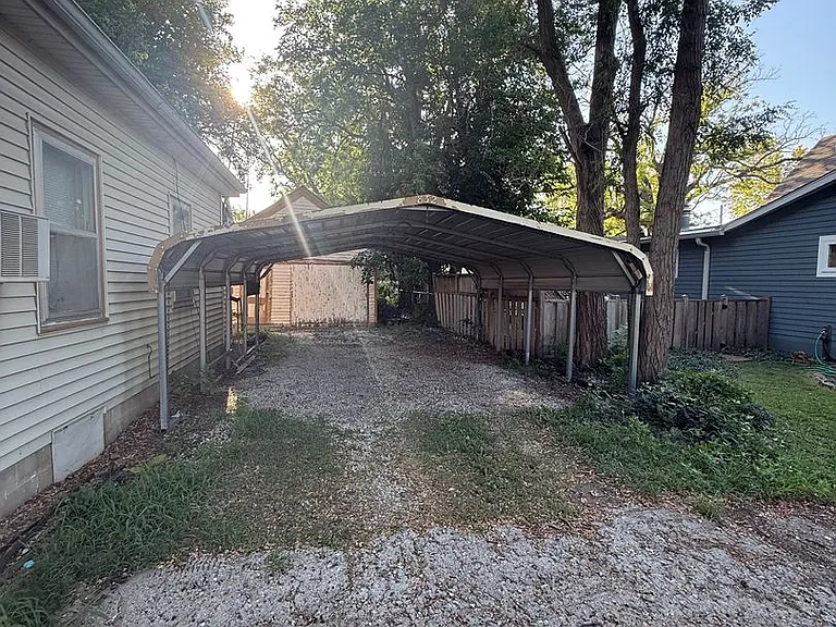 832 N Main St — Photo 8