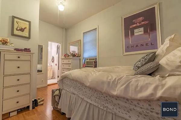 Rented by Bond New York | media 25