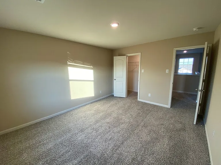 200 Lake Rdg — Photo 12