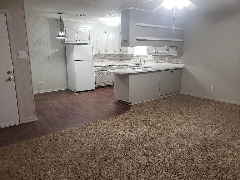1217 Fisher St — Photo 5