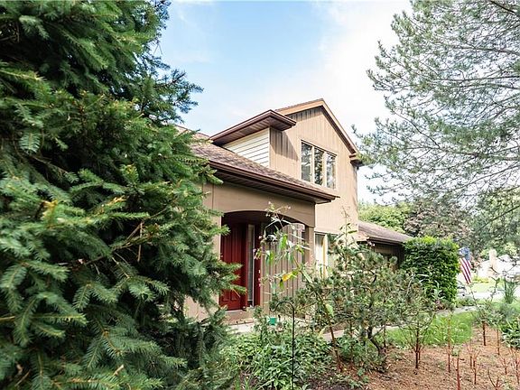 2nd image of 2 Pine Brook Cir