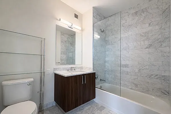 Bathroom, photo 1