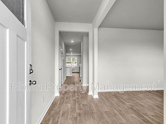 3rd image of 205 Maple Hill Dr