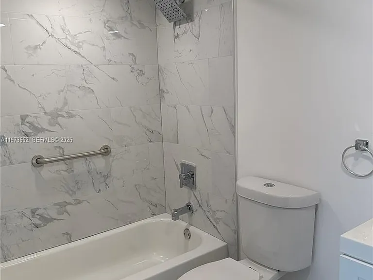 20761 NE 4th Pl #104 — Photo 10