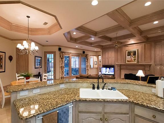 4th image of 5207 Oak Lake Dr