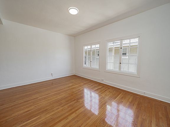 2nd image of 970 Vermont St #4