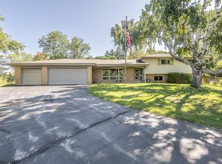 19320 Cromwell Ct E, Brookfield, WI 53045
