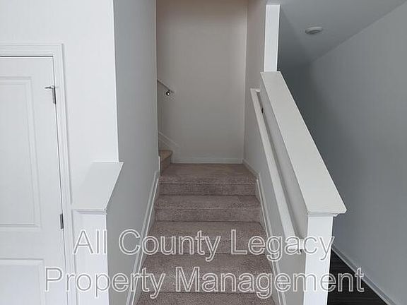 4th image of 1100 Lossie Ln