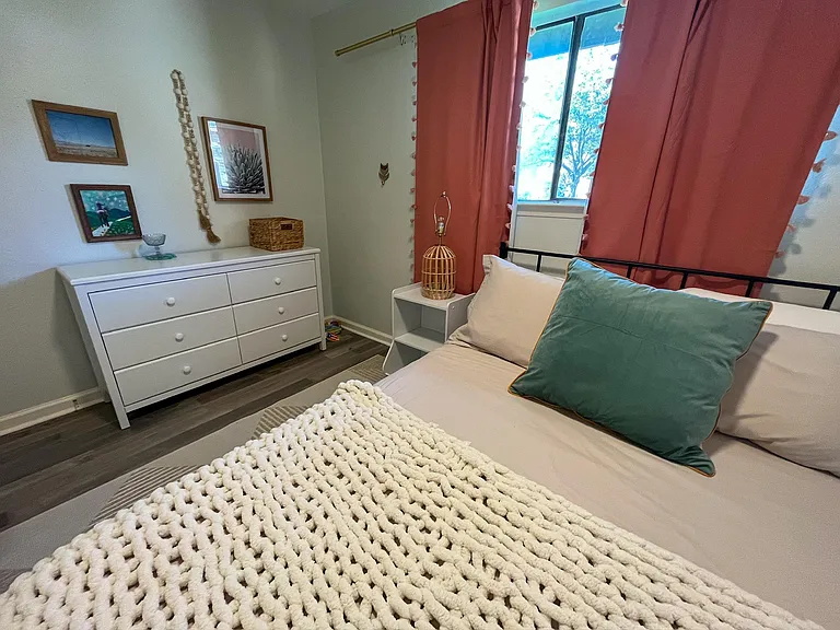 2511 E Stassney Ln — Photo 17