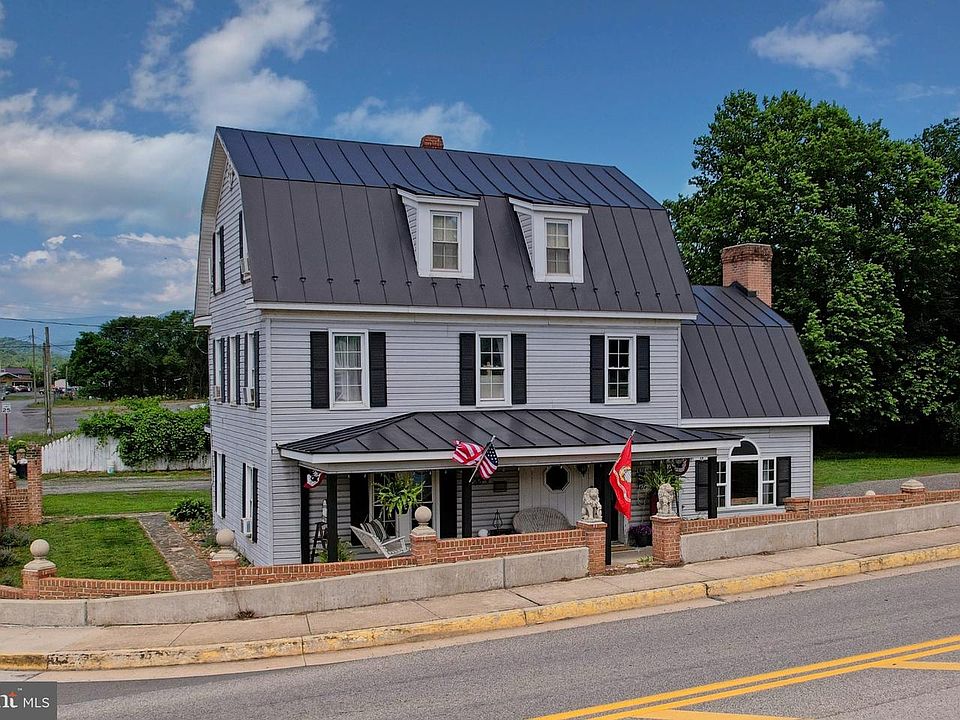1st image of 105 S Main St
