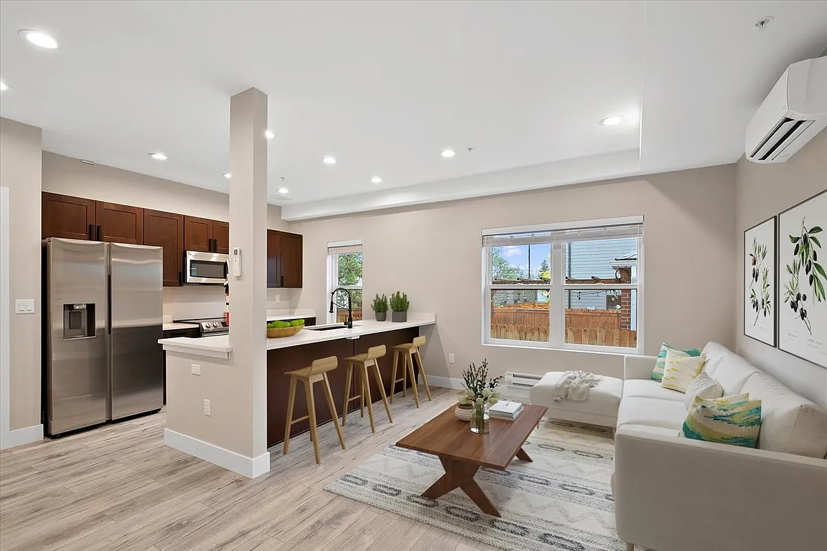 2 bed, 2.5 bath, 1175 sqft, $2,200 — Photo 1