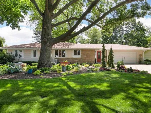 1104 Mulberry St, Tipton, IA 52772