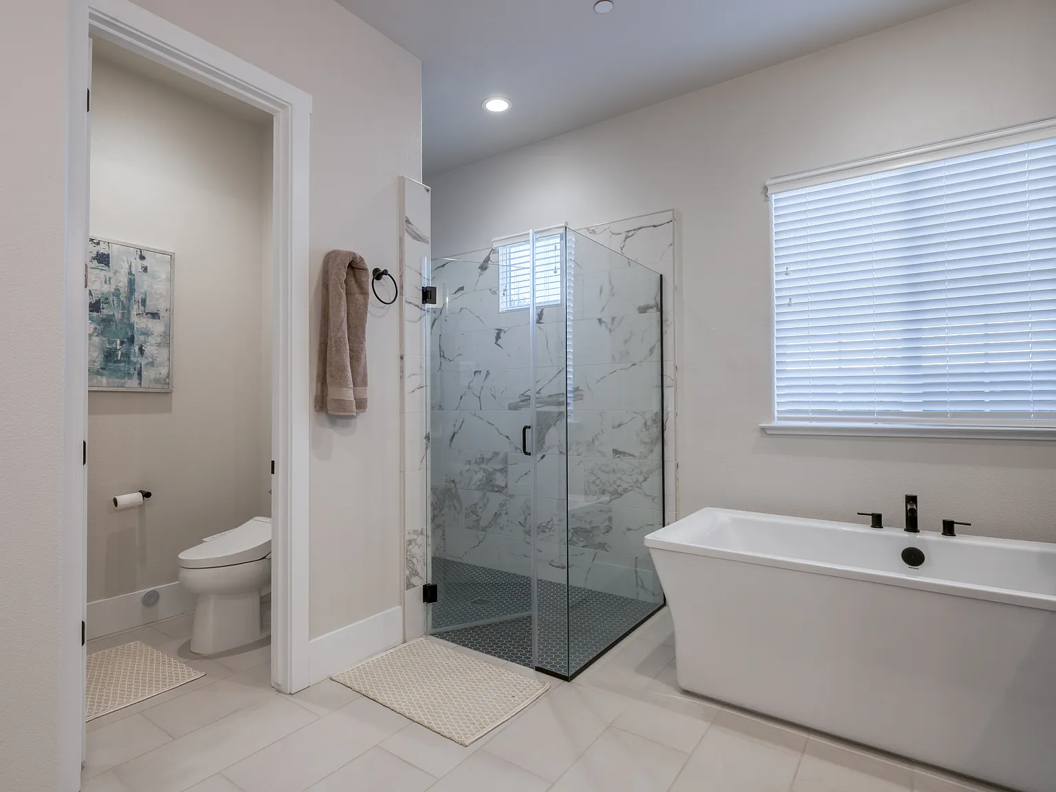 6 bed, 3473 sqft, $9,800 — Photo 4