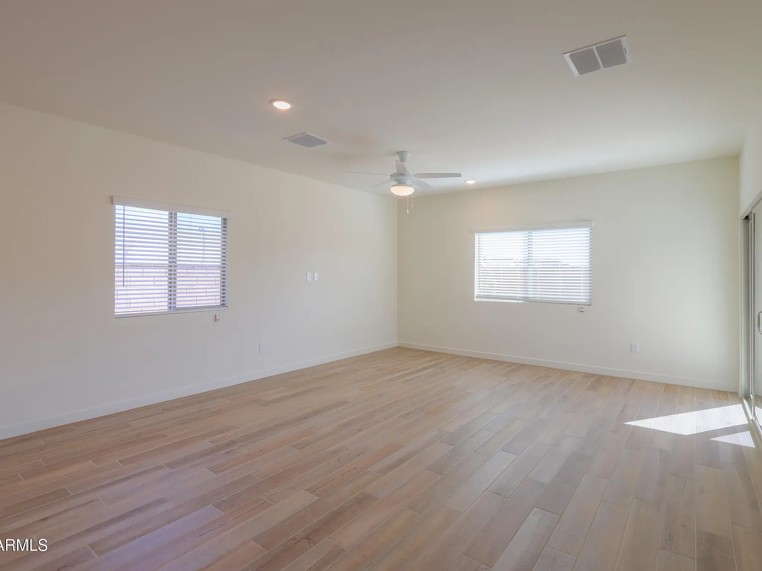 5 bed, 3.0 bath, 2050 sqft, $2,200 — Photo 3