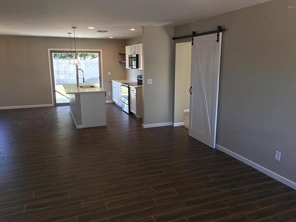 4th image of 15221 N 28th Dr