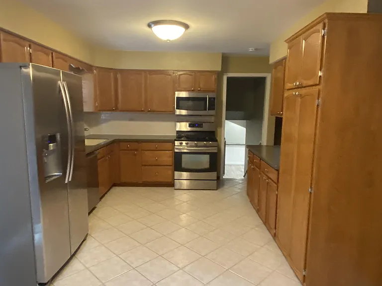 1325 W 75th Pl — Photo 2
