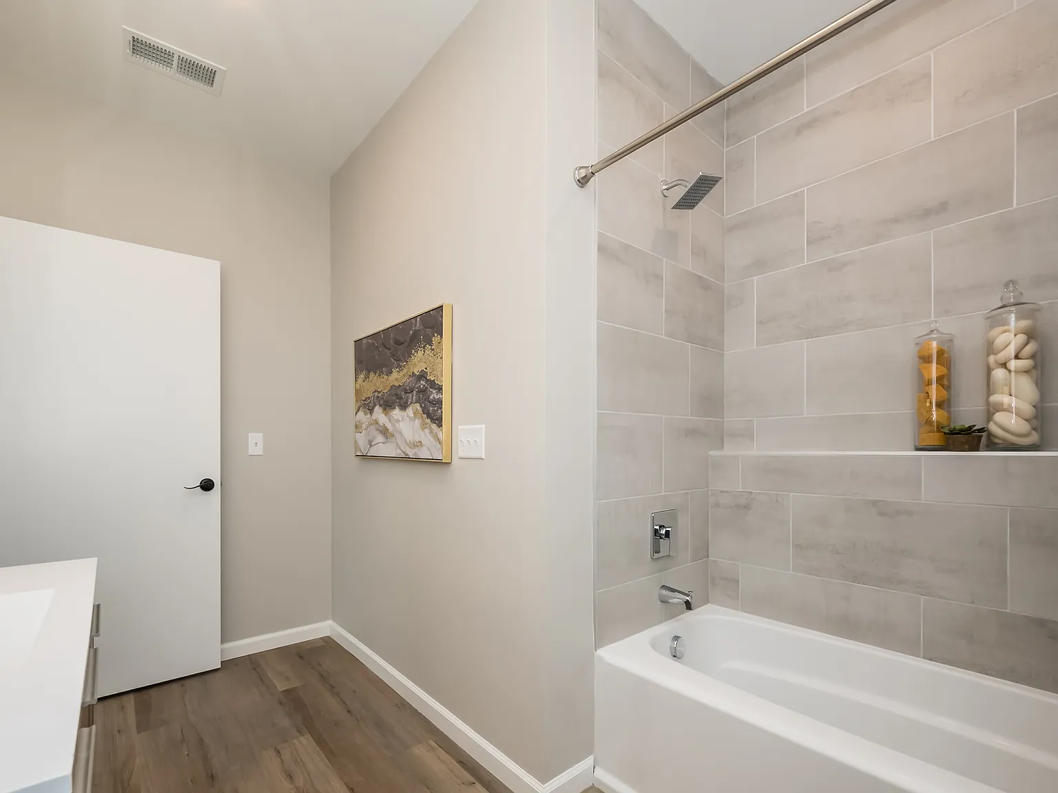 2 bed, 1200 sqft, $2,199 — Photo 3