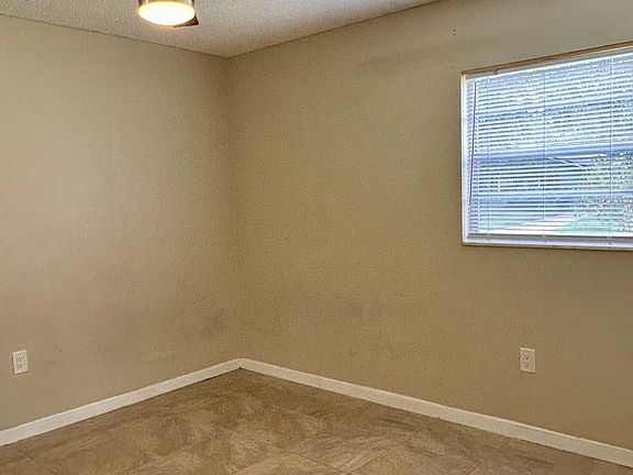5th image of 896 Rich Dr