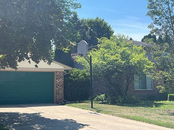3rd image of 4757 Parkridge Dr