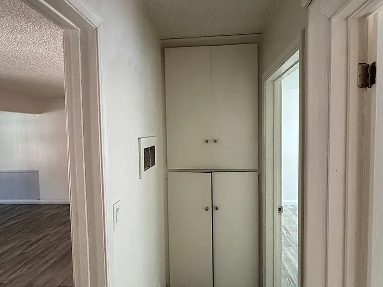 331 E Live Oak St — Photo 24